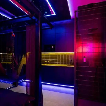 No Limits House - Bdsm Red Desire * ורשה