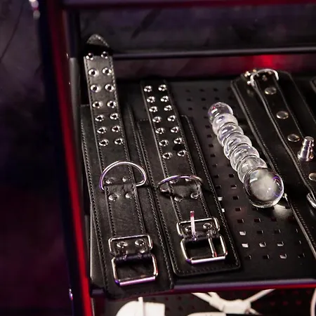 No Limits House - Bdsm Red Desire Apartment