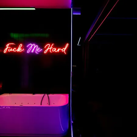 No Limits House - Bdsm Red Desire *